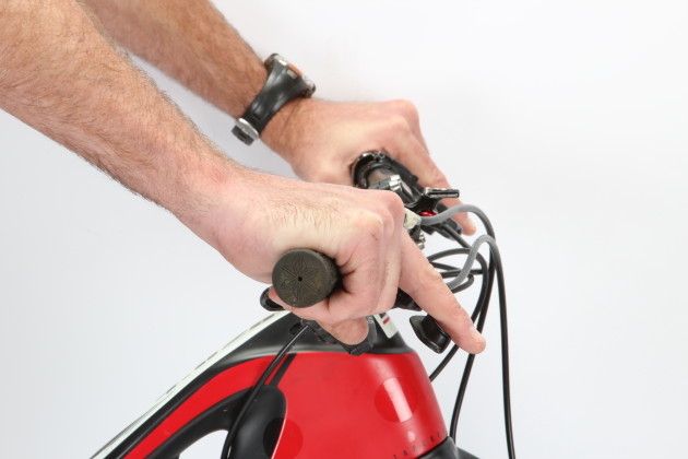 Angle the controls down so that your wrist remains straight when you
reach out for the brake lever.